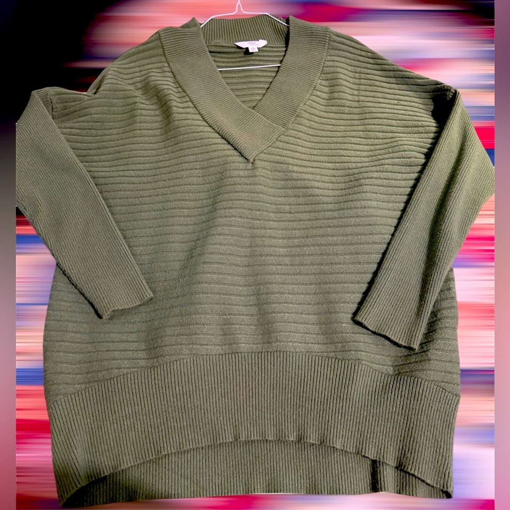 Time and Tru Green V-Neck Sweater with Ribbed Trim